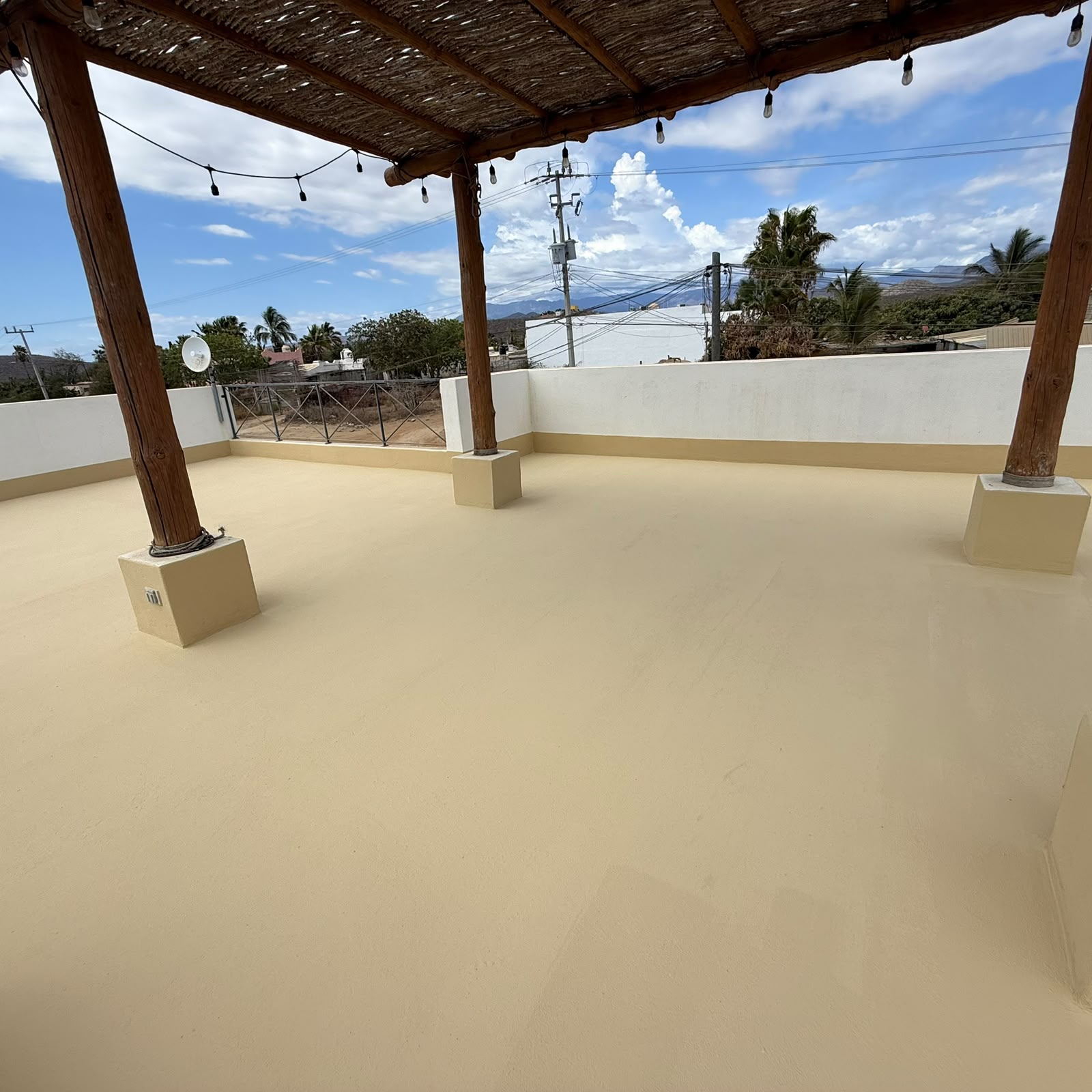 Terraza en tonos arena con Nanoflex Color