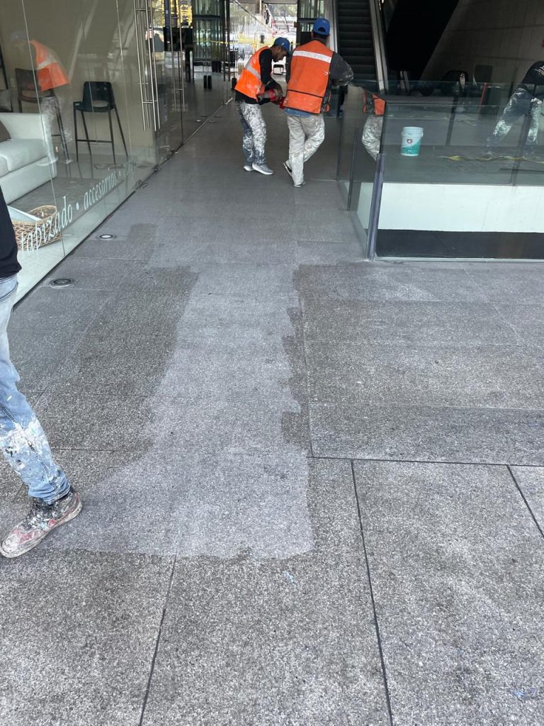 Plaza Comercial en San pedro garza Garcia · result